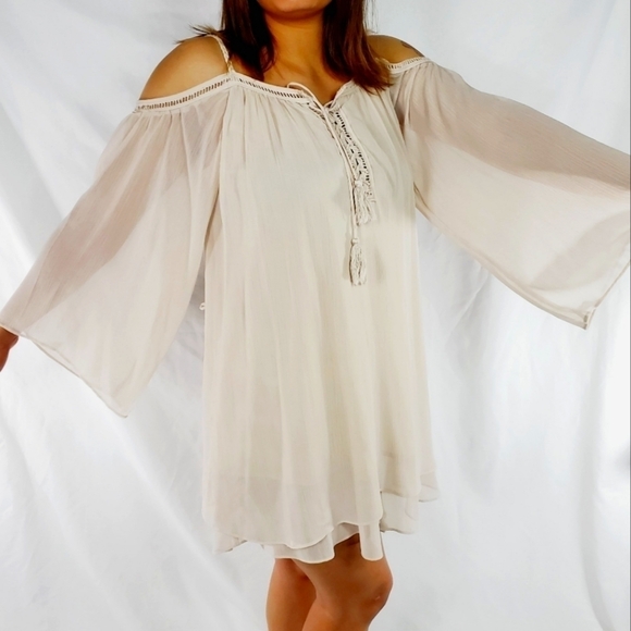 Double Zero Layered Bell-Sleeve Off-Shoulder Dress - Picture 3 of 5